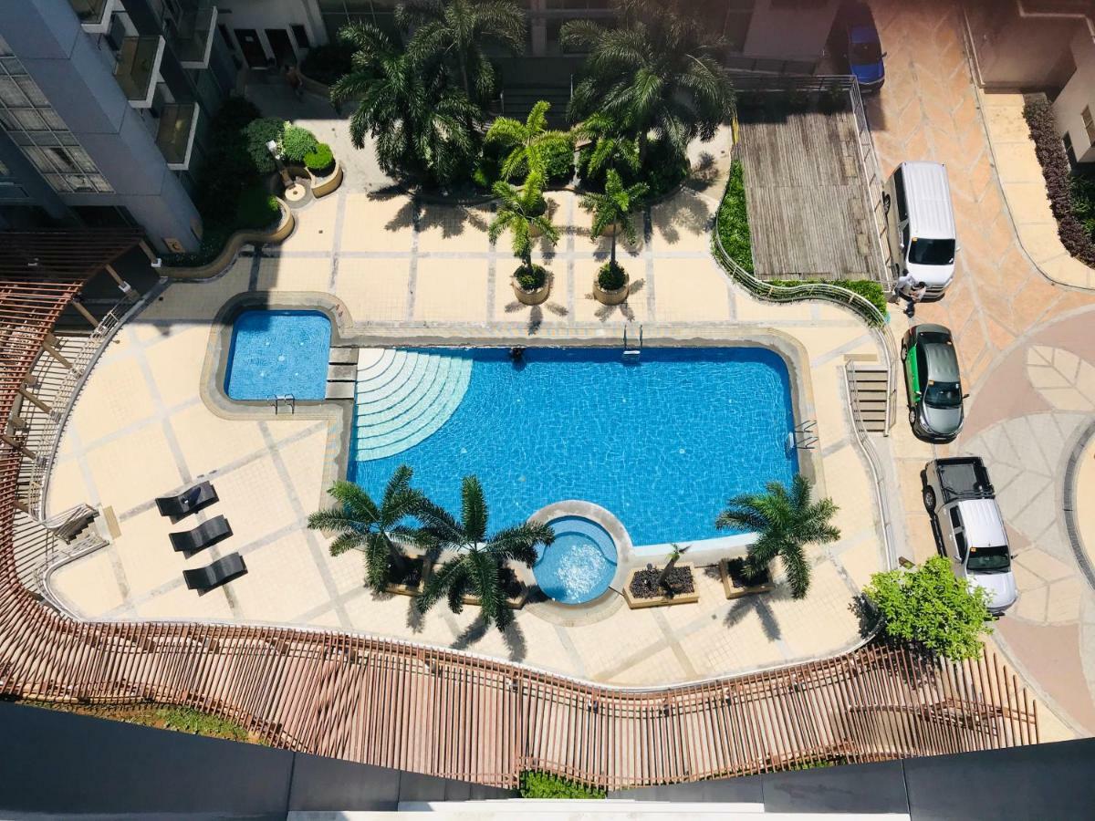 One Palm Tree Villas Across Naia-T3 Manila Exterior photo